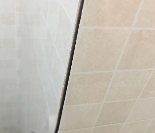 保亭瓷砖空鼓维修公司分享阳台瓷砖脱落的修复过程可以分为以下几个步骤